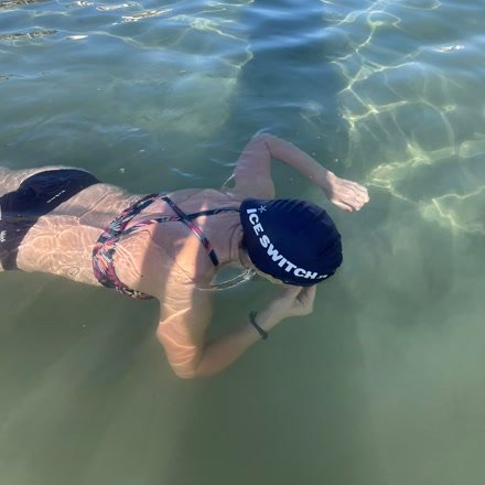 Marine Valet, exposition au froid en eau à 4 degrés